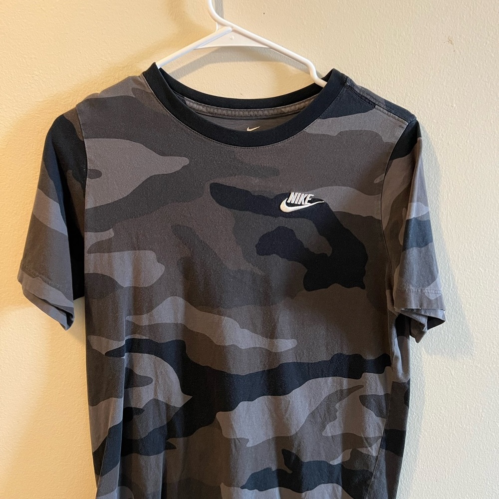 Nike Black and Gray Camouflage Short Sleeve Tee